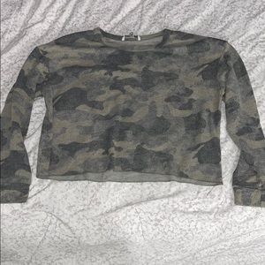 Crop top camo soft crew neck